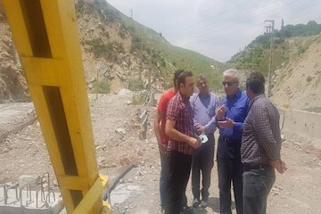 اتمام پل گلوگان در جاده لواسان تا پایان تیرماه سال جاری/ پیشرفت فیزیکی ۵۰ درصدی طرح با اعتبار ۸۰ میلیارد ریالی / رفع ترافیک محور تهران – آهار در محدوده ریزشی کمرخانی بازدید