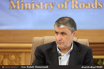 معرفی ۱۰۹ هزار واحد مسکونی خالی به سازمان امور مالیاتی جهت اخذ مالیات نشست صمیمانه محمد اسلامی در وزارت راه و شهرسازی با اعضای انجمن راهسازان کشور