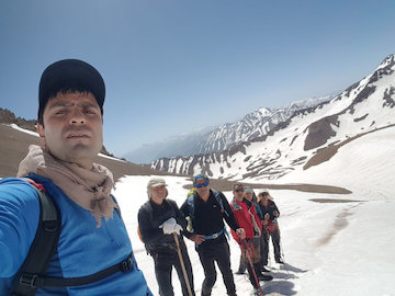 صعود  کوهنوردان راه و شهرسازی خراسان شمالی به قله ۴۸۵۰ متری علم کوه صعود به قله علم کوه 2