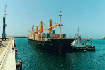 رشد ۱۲۹ درصدی عملیات کانتینری کالا و ۲۱۵ درصدی ترانزیت کالا در بندر چابهار  کشتی در بندر چابهار