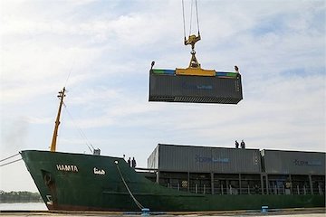 آغاز صادرات مجدد کالا از بندر خرمشهر به بنادر کویت/۳فروند شناور به مقصد کویت بارگیری و در بنادر آن کشور تخلیه شده است بارگیری کشتی