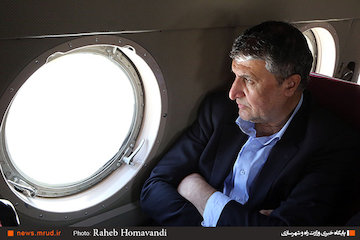 بازدید وزیر راه و شهرسازی  از ابر پروژه آزادراهی اصفهان - شیراز محمد اسلامی بالگرد