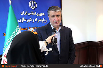 تنها کرونا و درخواست نمایندگان کشورهای مربوطه باعث تاخیر در بازخوانی جعبه سیاه هواپیمای اوکراینی شده است/ طبق هماهنگیهای اولیه اگر اوکراین نتواند، بازخوانی جعبه در فرانسه انجام میشود/ برخی کشورها نظر به ارسال مستقیم به فرانسه دارند تماس ویدئو کنفرانسی وزیر راه و شهرسازی با همتای بلغاری خود