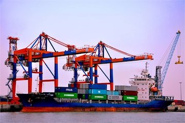 راه اندازی خط کانتینری یخچالی از مسیر دریایی بندر خرمشهر به کشورهای همجوار/ رشد۳۷۵ درصدی صادرات کالاهای کانتینری بندر خرمشهر