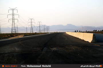افتتاح ۸ کیلومتر از بخش پایانی کنارگذر شرقی اصفهان بازدید وزیر راه و شهرسازی به همراه معاون رئیس جمهور از کنارگذر شرقی اصفهان