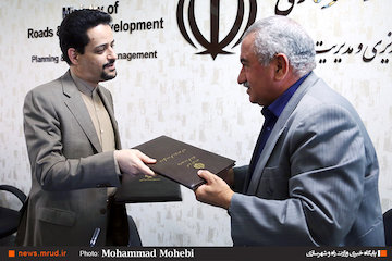 تفاهمنامه احداث محور شبستر به تبریز با برآورد اولیه ۳۸۰۰ میلیارد ریال امضا شد دیدار خیران راهساز آذربایجان شرقی با معاون وزیر راه وشهرسازی