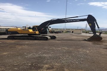 پنج دستگاه بيل مکانيکی جديدبه ناوگان ماشين آلات راهداری آذربايجان شرقی اضافه شد 4.jpg