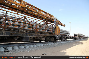 به بهره برداری رسیدن راه آهن چابهار - زاهدان در ۱۴۰۰ / رسیدن به ظرفیت ۳۰ درصدی جابجایی بار و ۲۰ درصد سهم جابجایی مسافر  در برنامه ششم توسعه/ اهمیت شبکه ریلی ایران در مسیر هند به روسیه و نقش آن در توسعه اقتصاد کشور ریل گذاری زاهدان به چابهار