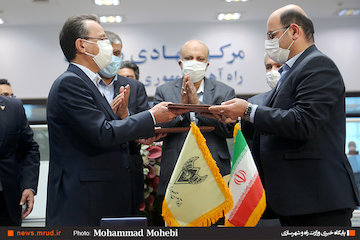 امضای تفاهمنامه مشترک بین شرکت راه آهن و معاونت علمی ریاست جمهوری/بهره برداری از  مرکز جهادی پیشرفت راه آهن جمهوری اسلامی ایران  تفاهم نامه