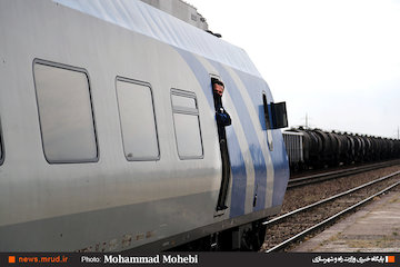 افزایش تبادلات بینالمللی، تبادل  ۵۰۰ دستگاه واگن میان ایران وترکمنستان در شبانه روز در مرز سرخس/فصل جدید همکاریهای ریلی تهران و عشق آباد افتتاح خط تولید جدید واگن سازی شرکت ایریکو با حضور وزیر راه و شهرسازی