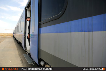 اضافه شدن ۱۶۹ دستگاه ناوگان ریلی تولید داخل به شبکه ریلی کشور/ بهرهبرداری از راهآهن چابهار- زاهدان در ماههای آتی/ استفاده از ترمز ملی در واگنهای تولید داخل/ آغاز ریل گذاری خط آهن اصفهان-شهرکرد از سال آینده افتتاح خط تولید جدید واگن سازی شرکت ایریکو با حضور وزیر راه و شهرسازی