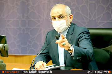 استان تهران جزء ۱۰ استان محروم کشور ازنظر سرانه آموزشی/ وزارت راه و شهرسازی زمینهای مناسب برای ساخت مدرسه در اختیار خیرین مدرسهساز قرار دهد/ ۵۰ درصد املاک آموزشوپرورش بدون سند است حضور وزیر راه و شهرسازی در چهارمین نشست "گفتوگو هفته"وزارت آموزش و پرورش