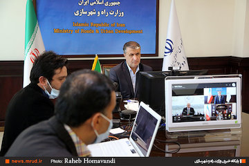 لزوم سرعت گرفتن و روان شدن ترانزیت جادهای بین ایران و ترکیه/ توسعه حملونقل ریلی بین دو کشور با ایجاد یک مسیر جدید / تاکید بر برگزاری هرچه زودتر جلسه کارگروه مشترک ایران و ترکیه در حوزه حمل و نقل جلسه ویدئو کنفرانسی وزیر راه و شهرسازی ایران و وزیر حمل و نقل و زیرساخت ترکیه