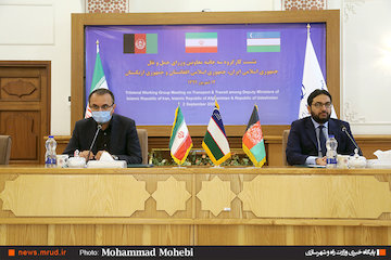 گسترش همکاریهای ترانزیتی بین کشورهای همسایه/ رفع محدودیتهای سرمایهگذاری در بخش حملونقل سه کشور برگزاری نشست ویدئوکنفرانس کارگروه سه جانبه معاونان وزرای حمل ونقل ایران ،افغانستان و ازبکستان