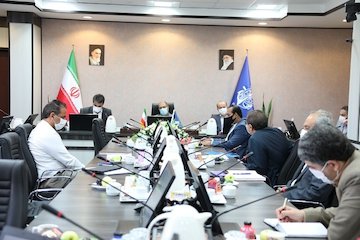 بیان دیدگاه ها و بررسی مشکلات سرمایه گذاران بخش خصوصی/ تلاش حداکثری در جهت تسهیل و رفع موانع و مشکلات پروژه های سرمایه گذاری /تسریع در پروژه ها و حمایت از بخش خصوصی عامل رشد و توسعه اقتصادی استان جلسه