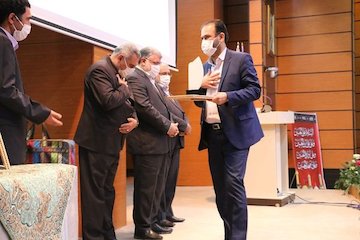 قدردانی از مدیرکل راه و شهرسازی خراسان جنوبی در جشنواره شهید رجایی