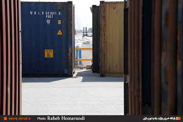 افزایش ۱۶ درصدی تخلیه و بارگیری کالا در بندر اروندکنار نماهایی از اسکله بندر آبادان و فعالیت های آن