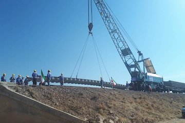 تأکید وزیر راه و شهرسازی بر تأمین مالی شرکت راهآهن با مولدسازی داراییها/سیر بار ترانزیت ریلی به یک هزار و ۱۰۲ کیلومتر رسید ریل گذاری