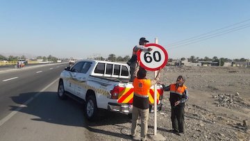 نصب بیش از ۷ هزار تابلو و علائم ایمنی در محورهای خوزستان نصب تابلو علائم