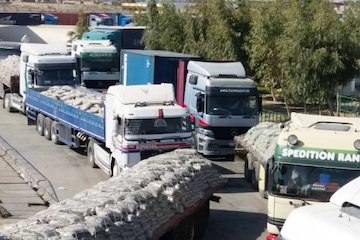 ترانشیپ کالا از پایانه های مرزی خوزستان توسط روزانه ۳۵۰ دستگاه کامیون افزایش تردد کامیون های صادراتی و ترانزیتی در پایانه مرزی میلک