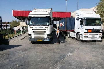 اقدامات و عملكرد حوزه حمل و نقل جادهای برای مقابله با شیوع ویروس كرونا تشریح شد افزایش تردد کامیون های صادراتی و ترانزیتی در پایانه مرزی میلک