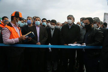 آسفالت بیش از ۸۰۰۰ کیلومتر راه روستایی در دو سال گذشته/   ترافیک عبوری و توجیه اقتصادی، ملاک توسعه شبکه آزادراهی و بزرگراهی/ وارث بدهی ۳۰۰۰ میلیاردی راه روستایی هستم افتتاح و آغاز به ساخت چندین پروژه جاده ای با حضور وزیر راه شهرسازی در استان خوزستان