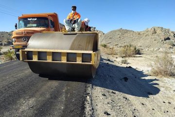 حمل مواد معدنی با تناژ غیر مجاز یکی از مهمترین علل تخریب راه های استان زنجان است آغاز عملیات روکش آسفالت 37 کیلومتر از محورهای روستایی شهرستان مهرستان