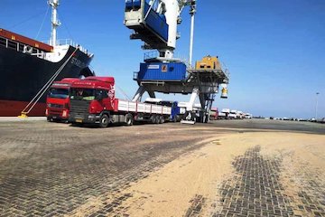 رشد ۷/۲ درصدی جابهجایی کالاهای اساسی از بندر امام خمینی(ره)  جابجایی افزون بر 9 هزار تن کالای اساسی در جنوب سیستان و بلوچستان