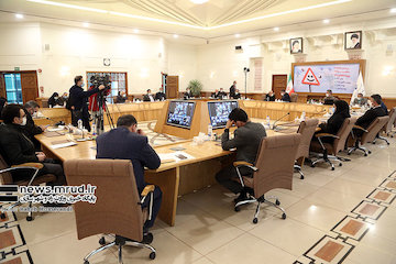 ایجاد قرارگاه مشترک برای استقرار آتشنشانی، امداد و نجات فوری در جادهها/ ضرورت سختگیری در صدور گواهینامه و بازنگری در جرائم رانندگی نشست کمیسیون ایمنی راهها با حضور وزیر راه و شهرسازی/ تجلیل از برگزیدگان جشنواره جوانههای راه