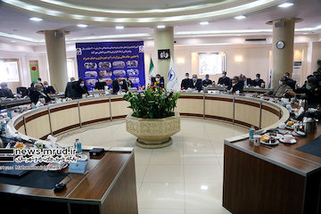 افتتاح ۵۰۰ پروژه وزارت راهوشهرسازی به ارزش ۱۱ هزار میلیارد تومان طی دهه فجر/  امکان دستیابی به توسعه با تکیه بر توانمندیهای داخلی آئین گرامیداشت چهل و دومین سالگرد ورود امام خمینی (ره) به ایران در فرودگاه مهرآباد با حضور وزیر راه و شهرسازی