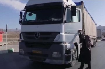 ویدئو|تقدیر از خانم مریم شفیعی راننده ناوگان باری در استان چهارمحال و بختیاری راننده زن