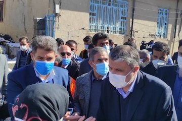 تخصیص تسهیلات ارزان قیمت پس از ارزیابی دقیق خسارات به زلزله زدگان/ به تعویق افتادن پرداخت قبوض آب، برق و گاز تا زمان اسکان دائم مردم/ موکول شدن تسهیلات عقب افتاده مردم دنا به زمان دیگر/ ورود سازمان نظام مهندسی به تخلف کارشناسان در این زلزله بابت تخریب بناهای نوساز اسلامی زلزله سیسخت