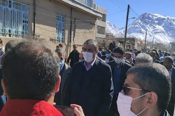 ضرورت اسکان اضطراری و موقت در سی سخت/هزینه های صدور پروانه رایگان و ۲۰ میلیون تومان برای برخی هزینه ها از سوی بنیاد مسکن به مردم پرداخت می شود وزیر زلزله سیسخت