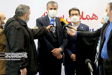 برنامهریزی برای افزایش ظرفیت بنادر کشور از ۲۸۵ به ۵۰۰ میلیون تن در یک برنامه ۵ ساله/ افزایش سهم ریل در بنادر مطابق با برنامه ششم توسعه/ نقش مهم ساماندهی حمل و نقل جادهای در بنادر در مسیر توسعه حمل و نقل دریایی   وزیر درجمع