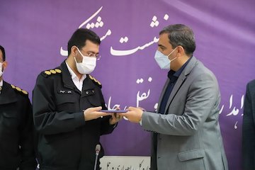 تقدیر رئیس پلیس راهورناجا از مدیرکل اصفهان.jpg