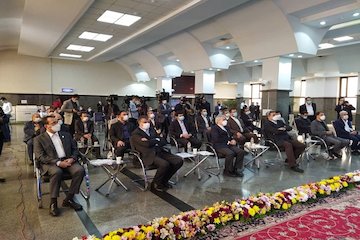 برگزاری مراسم یازدهمین و دوازدهمین مرحله بهرهبرداری از ناوگان جدید ریلی/ بهرهبرداری از ۲۸۹ آیین دستگاه ناوگان ریلی تولید داخل/ اتصال راهآهن به متروی تهران برای نخستین بار در کشور وزیر