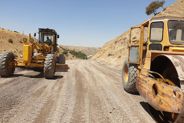 احداث بیش از ۱۳۰۰ کیلومتر راه ترانزیتی و ۳۵۰۰ کیلومتر راه اصلی در دولت تدبیر و امید/ افزایش ۱۰۰۰ کیلومتری راههای روستایی کرمانشاه - راه روستایی