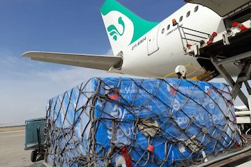 تمام ظرفیت فرودگاه در خدمت مبارزه با کروناست / ورود بیش از ۱۰۰۰ تن ملزومات مقابله با کرونا از طریق فرودگاه امام خمینی (ره) واکسن