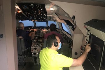 شروع مجدد آموزشهای دورهای خلبانان هواپيمای MD در سيمولاتور
 سیمولاتور