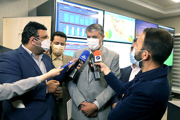 ۱۱ آزادراه کشور به شبکه پرداخت الکترونیکی عوارض متصل شد/ عوارض در تمامی آزادراهها به شکل پیمایشی اخذ میشود/ پوشش ۱۲۰۰ کیلومتر از بزرگراه های کشور با سیستم پرداخت الکترونیکی عوارض مراسم افتتاح مرکز منیتورینگ اخذ عوارض الکترونیکی از آزادراه ها  با حضور وزیر راه و شهرسازی