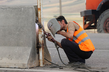 اجرای طرح عملیات راهداری محوری در کلیه محورهای حوزه استحفاظی استان سمنان در تابستان/ آشکارسازی نقاط مستعد حادثه و تعمیرات دوربینهای ثبت تخلف و نظارتی کرمانشاه - ایمن سازی محور روانسر