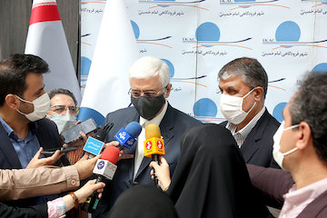 سرمایهگذاری ۲ میلیارد یورویی بخش خصوصی در توسعه شهر فرودگاهی امام خمینی (ره) امضای تفاهمنامه تامین مالی احداث ترمینال جدید فرودگاه امام خمینی (ره) با حضور وزیر راه و شهرسازی