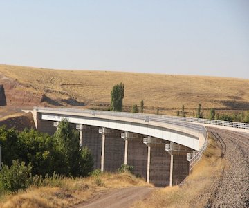 گام های آخر راه آهن بستانآباد - تبریز در ایستگاه خاوران  164530477.jpg