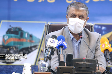 هدفگذاری جابهجایی ۱۰۰ میلیون تن بار در سال توسط راه آهن پیگیری میشود/بهرهبرداری از راهآهن چابهار- زاهدان در ماههای آتی/شرکت راهآهن در تولید و عرضه واگنهای مسافری اهتمام داشته باشد مراسم اولین مرحله بهره برداری  از ناوگان ریلی با حضور وزیر راه و شهرسازی