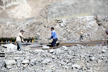 لزوم ایجاد مشوقهای جدید برای سرمایهگذاران پروژههای ساخت آزادراه/ تلاش برای افتتاح یک باند منطقه دو آزادراه تهران-شمال تا پایان سال جاری بازيد وزير راه وشهرسازی از مراحل نهايى تكميل تونل البرز در آزادراه تهران- شمال