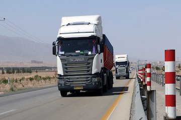 ۷۷۹ تن اضافه بار از خودروهای حمل کالا در راههای قزوین شناسایی شد اضافه تناژ بار