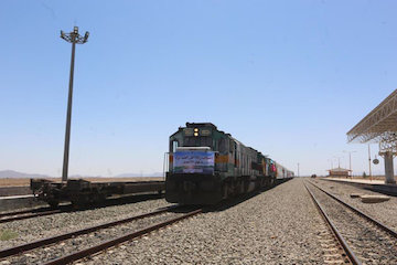 تولید و نوسازی ۷۰۳ دستگاه واگن و لکوموتیو/ بازسازی و بهسازی ۴۰ کیلومتر از خطوط شبکه ریلی خبر-مهندس خطیبی-راه آهن اقلید یزد.jpg