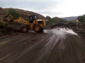 خسارت ۵۰۰میلیارد تومانی به جاده های هرمزگان بر اثر سیل/خدمات رسانی و رفع مشکلات راه ها با ۲۴۰راهدار/تمام ظرفیت راهداری در آماده باش کامل سیل قطور رازی
