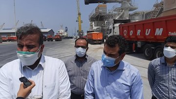 حمل بیش از ۹۱ هزار تن کالاهای اساسی دپو شده در بنادر کشور به وسیله ناوگان حمل و نقل جادهای، طی ۲۴ ساعت گذشته     باديد مهندس اماني از بندر شهيد رجايي