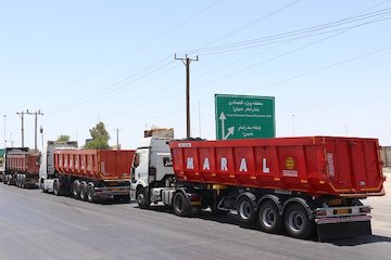 حمایت کانون انجمنهای صنفی رانندگان حمل کالای سراسر کشور از  وزیر پیشنهادی راه و شهرسازی دولت سیزدهم گزارش حمل کالای اساسی از بندر امام خمینی(ره)